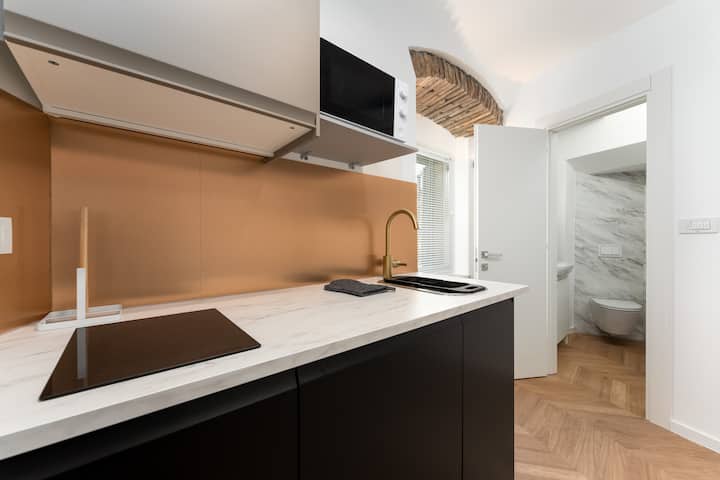 7a5a3a82-b35b-41b7-9a27-513f33ff6f37