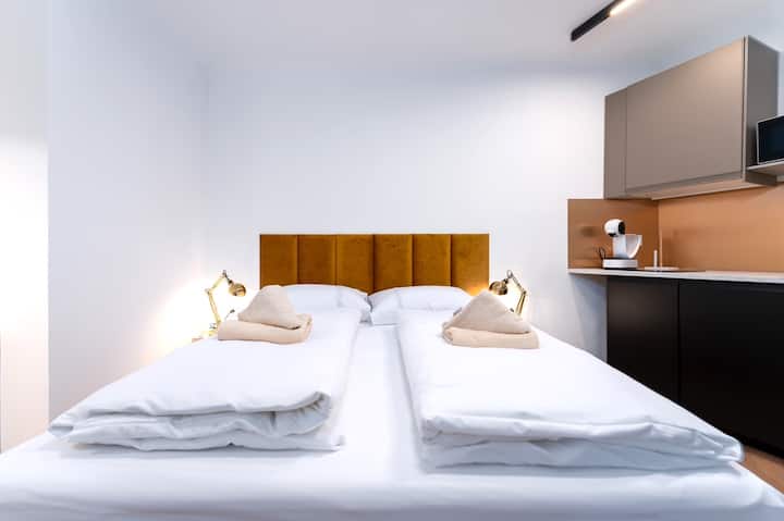 f7e3a477-75f7-440b-93a9-8fc0a44e7fb4